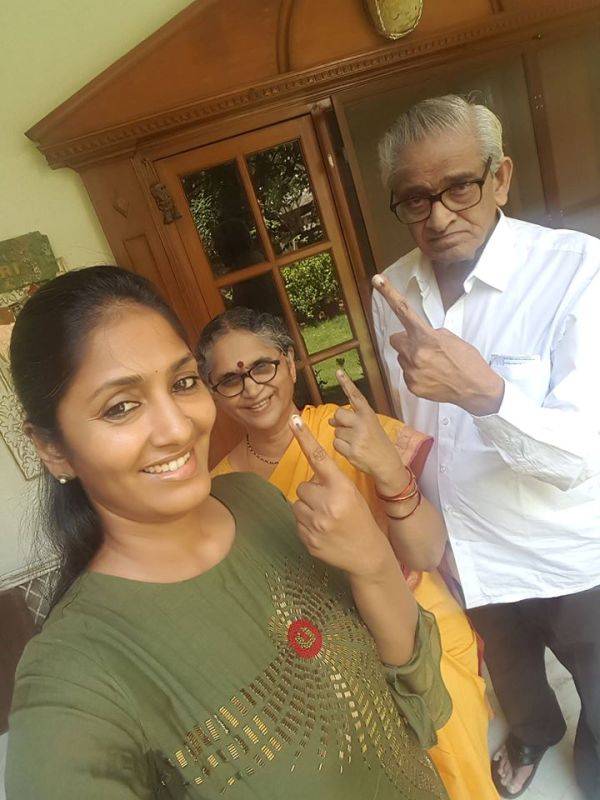 Anchor Jhansi com seus pais