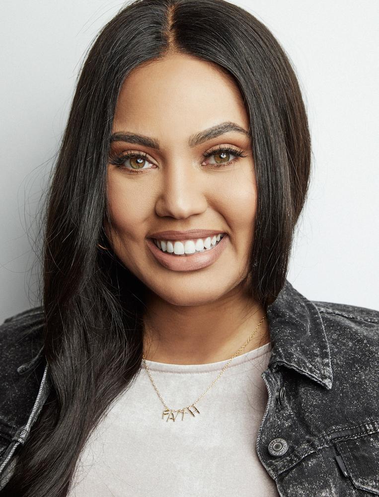 Айеша карри. Ayesha Curry. Карри певица.